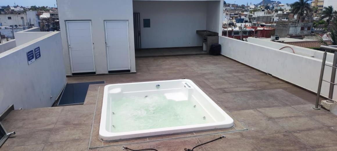 2Br-3Ba Condo Block From Beach W Rooftop Jacuzzi Mazatlán Extérieur photo